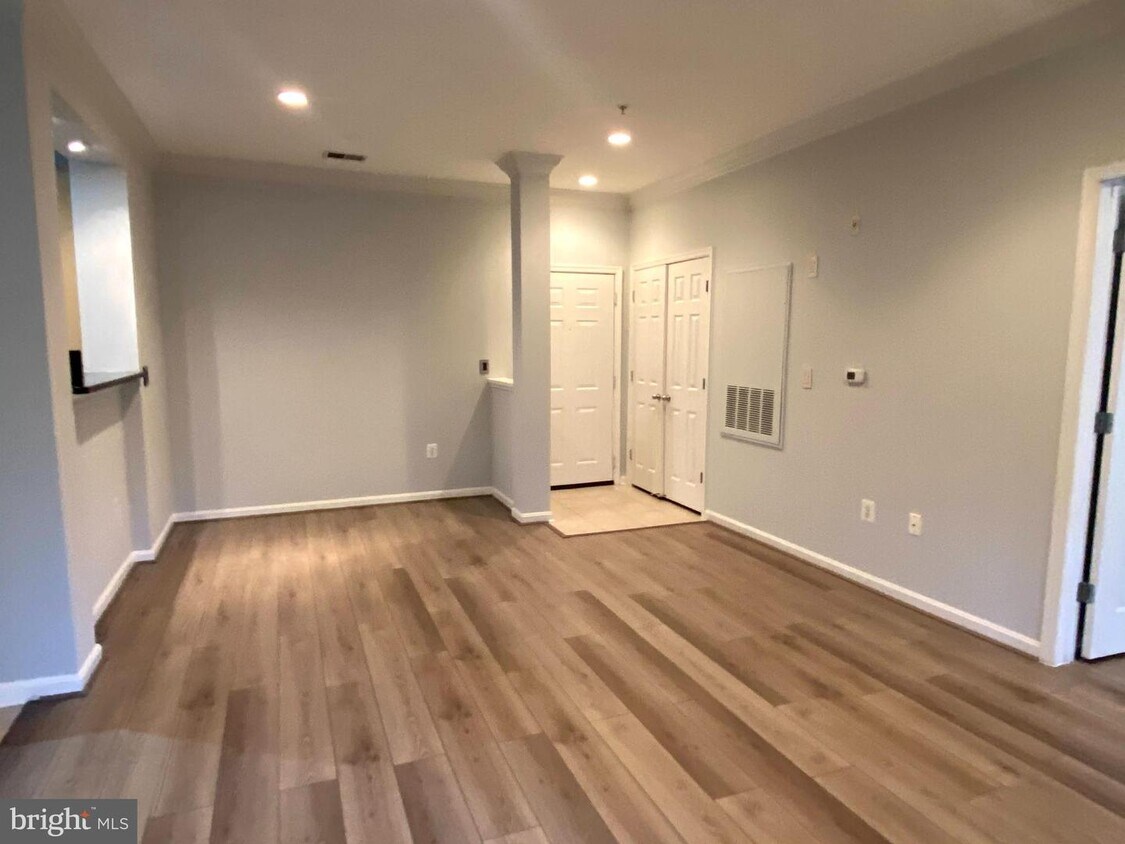 4860 Eisenhower Ave Unit 185, Alexandria, VA 22304 Apartment for Rent