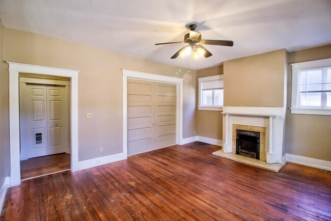 Building Photo - 105 4th St