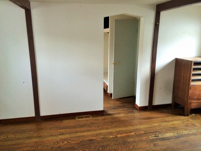 Building Photo - 807-809 Government Way