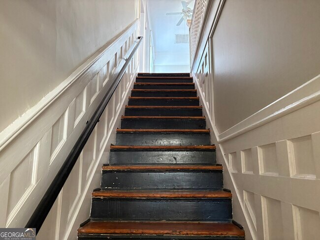 Building Photo - 836 E Henry St