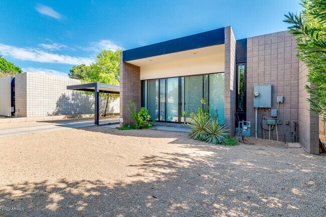 Building Photo - 1203 E Meadowbrook Ave