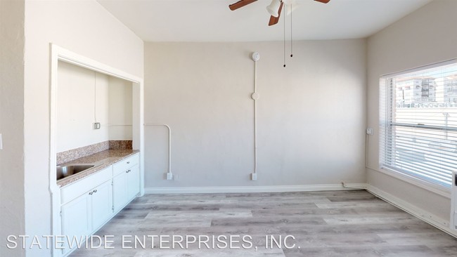 Building Photo - 625 S Burlington Ave