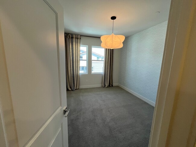 Foto del edificio - 5592 Holly Bay Ave