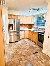 Building Photo - 146 Langarth St W