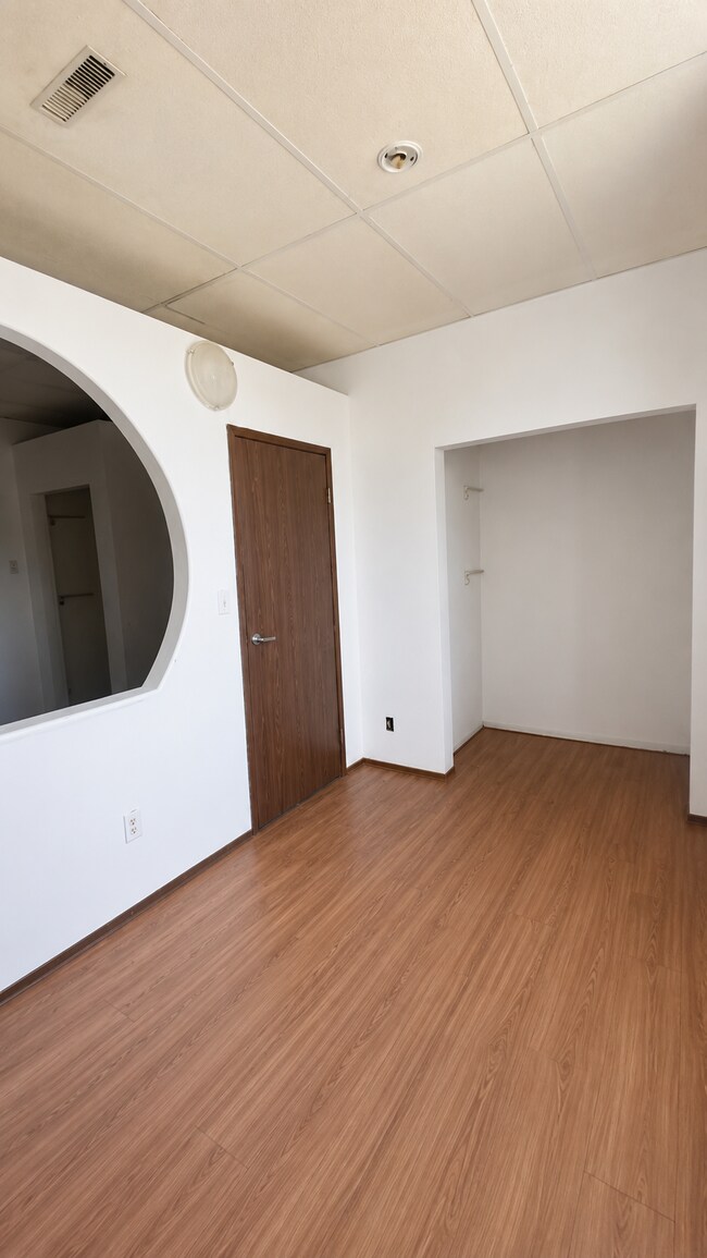 Photo du bâtiment - One Bedroom