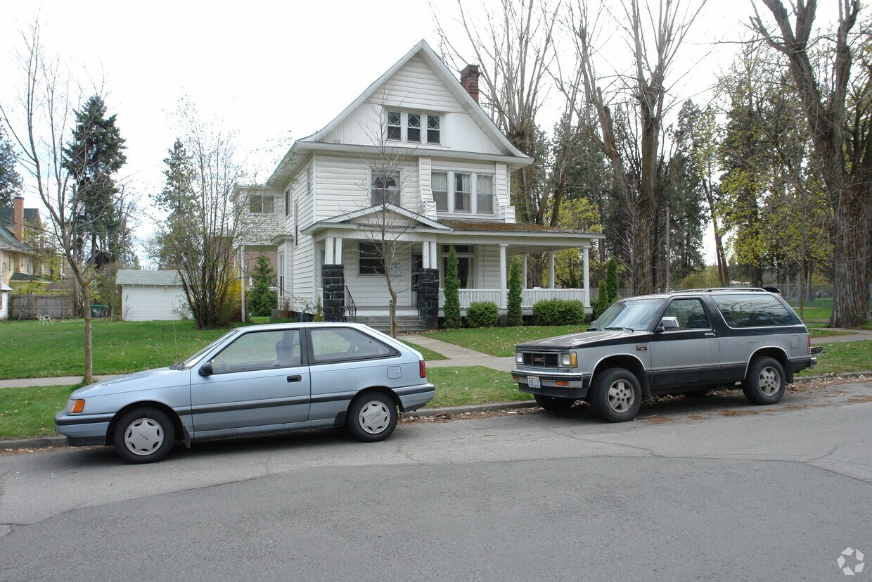 Building Photo - 2029 W 2nd Ave