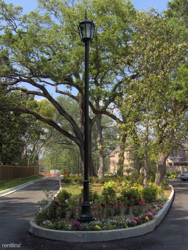 Foto del edificio - 200 Camellia Pointe Blvd
