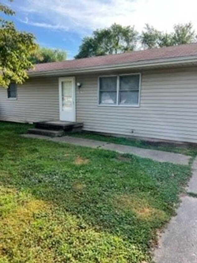 ***NEW FLOOR PLAN*** 7677 N. 42 1/2 St. Te... House for Rent in North