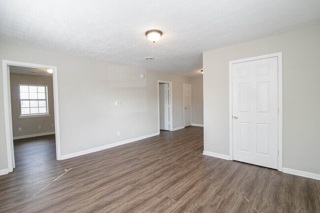 Building Photo - 404 -20 Thompsonville Lane