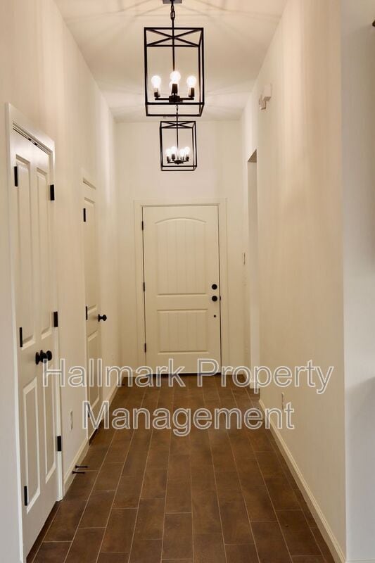 Building Photo - 627 Trails End Dr