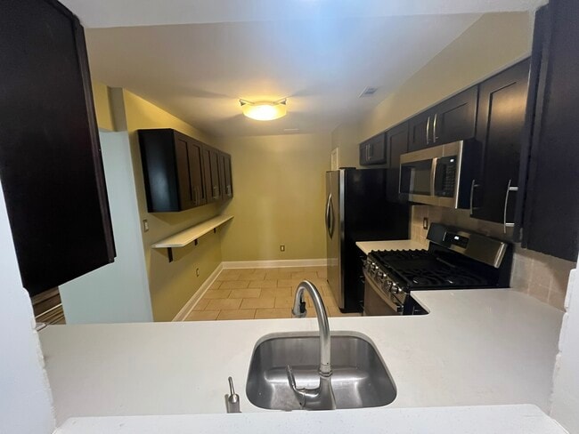 Building Photo - 6206 Coventry Way
