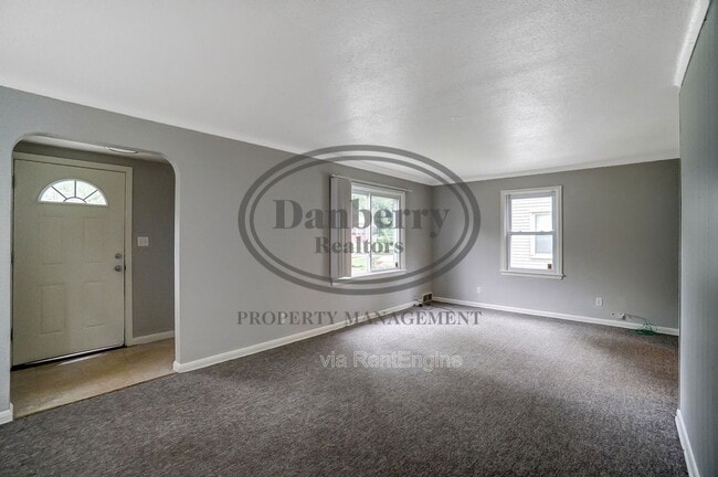 Building Photo - 1017 Searles Rd