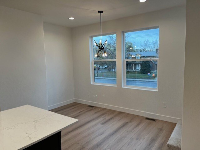 Dining area - 569 E 7215 S