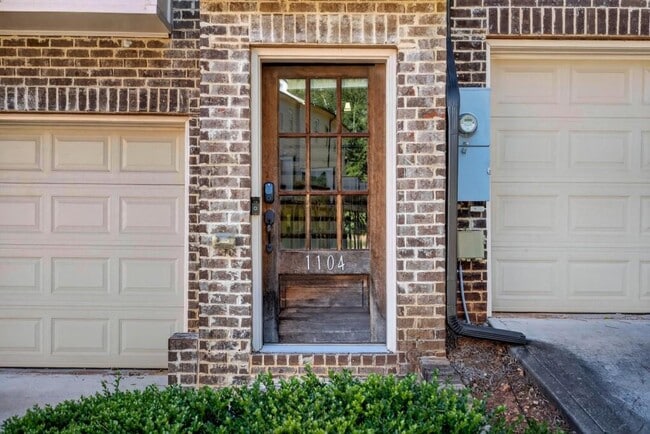 Building Photo - 1104 Bakary Ct