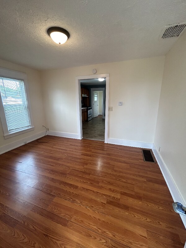 Foto del edificio - 522 W 6th St