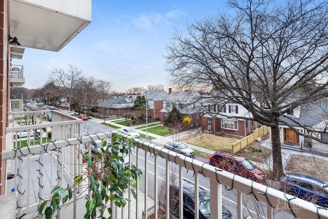 Foto del edificio - 143-20 Hoover Ave