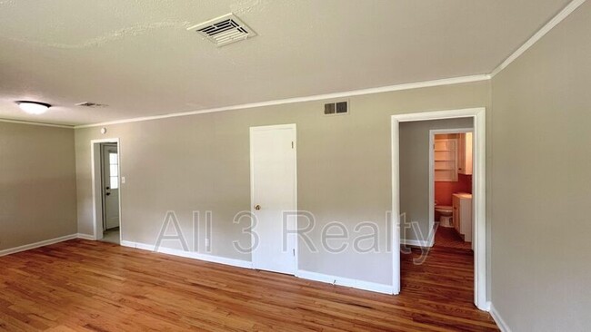 Building Photo - 924 Green Ridge Rd