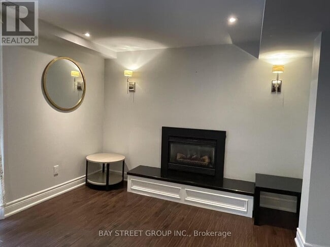 Photo du bâtiment - 1240 Falgarwood Dr