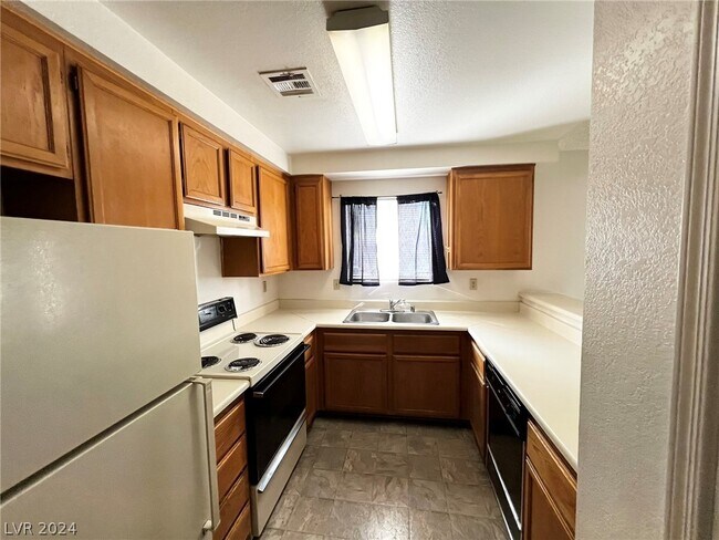 Building Photo - 6867 Tamarus St