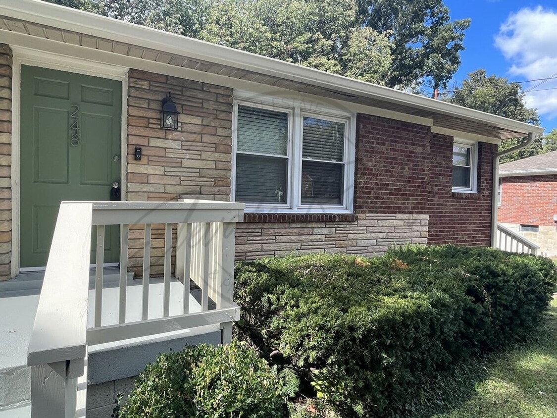 Foto principal - Two Bedroom Ranch Style Apartment Near BNA on Special!