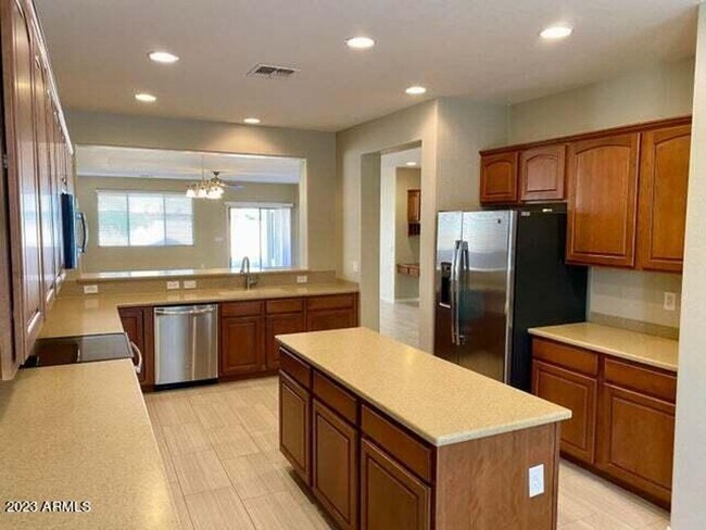 Foto del edificio - Single Level 4 bedroom, 2 bath home available in Skyline Ranch