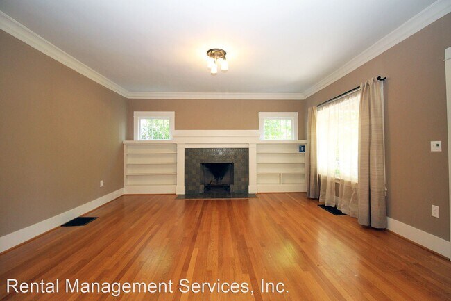 Foto del edificio - 5 br, 3.5 bath House - 2443 NE 10th Ave