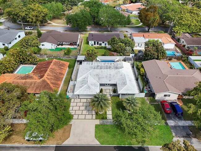 Foto del edificio - 6951 Miami Lakeway S
