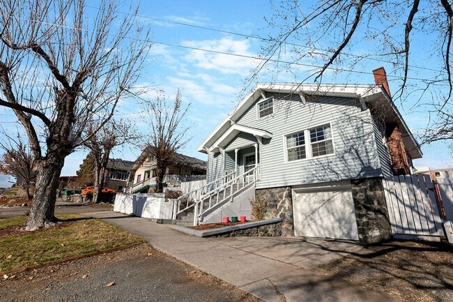 Foto del edificio - 3 Bed 1 Bath - Close to Downtown