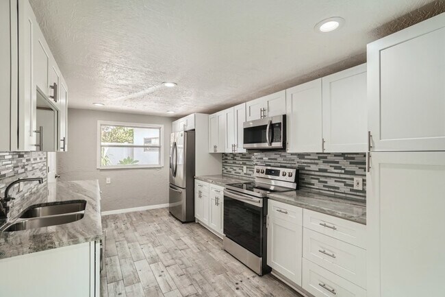 Building Photo - 7001 Onyx Drive N, St. Petersburg, FL, 33702