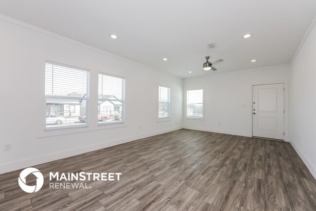 Building Photo - 1601 Daniel St