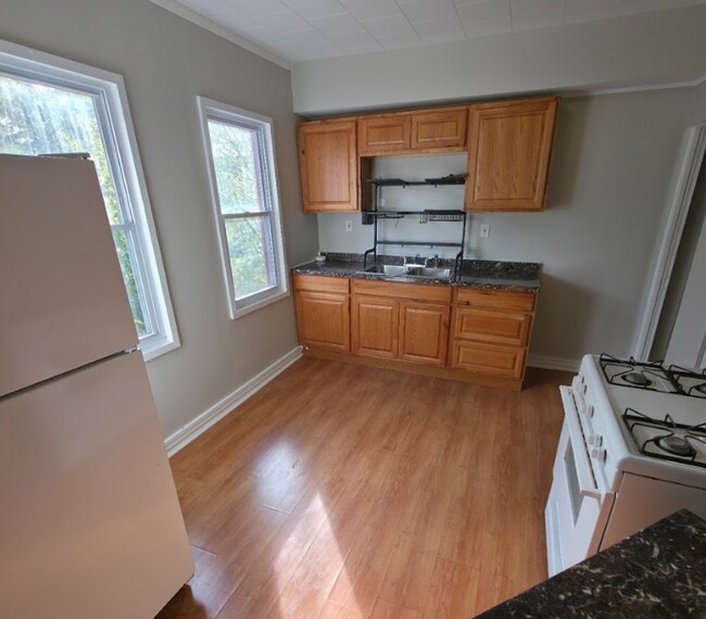 Building Photo - 2978-2978 W 32nd St