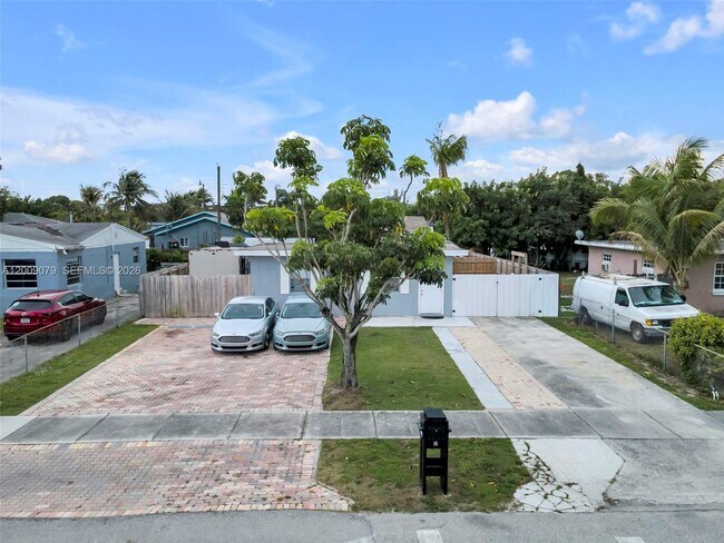 Foto del edificio - 2456 NW 6th St