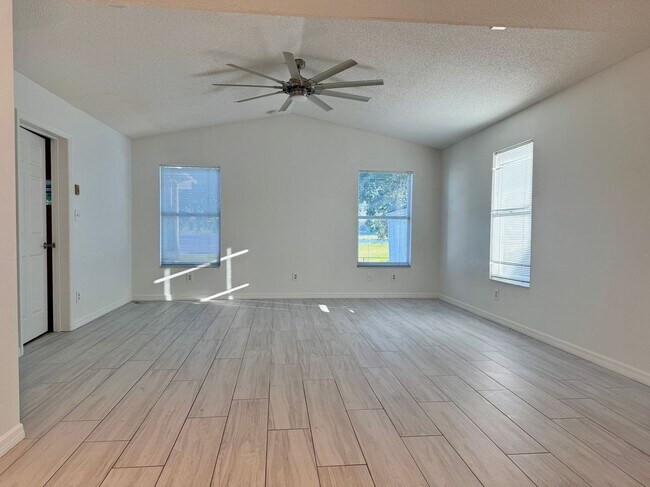Foto del edificio - 1512 Ison Ln