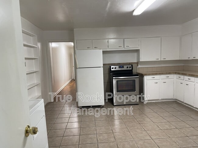 Building Photo - 403 W 13th