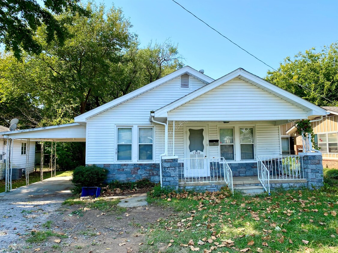 Primary Photo - 1306 N Union Ave