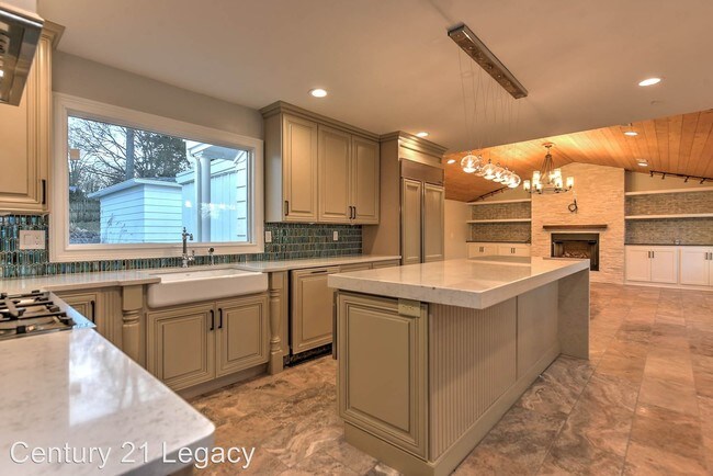 Building Photo - 5 br, 3.5 bath House - 1000 Tulip St