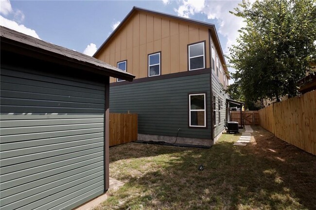 Building Photo - 1126 Chicon St