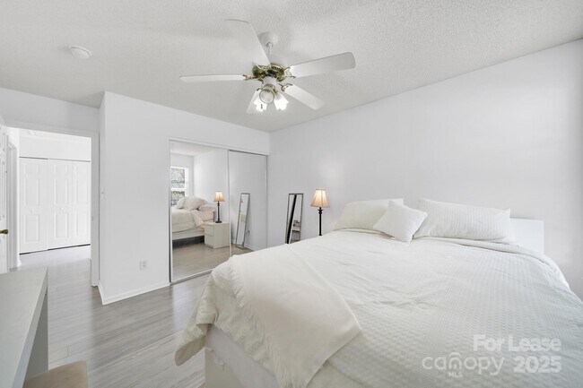 Foto del edificio - 10541 Haddington Dr