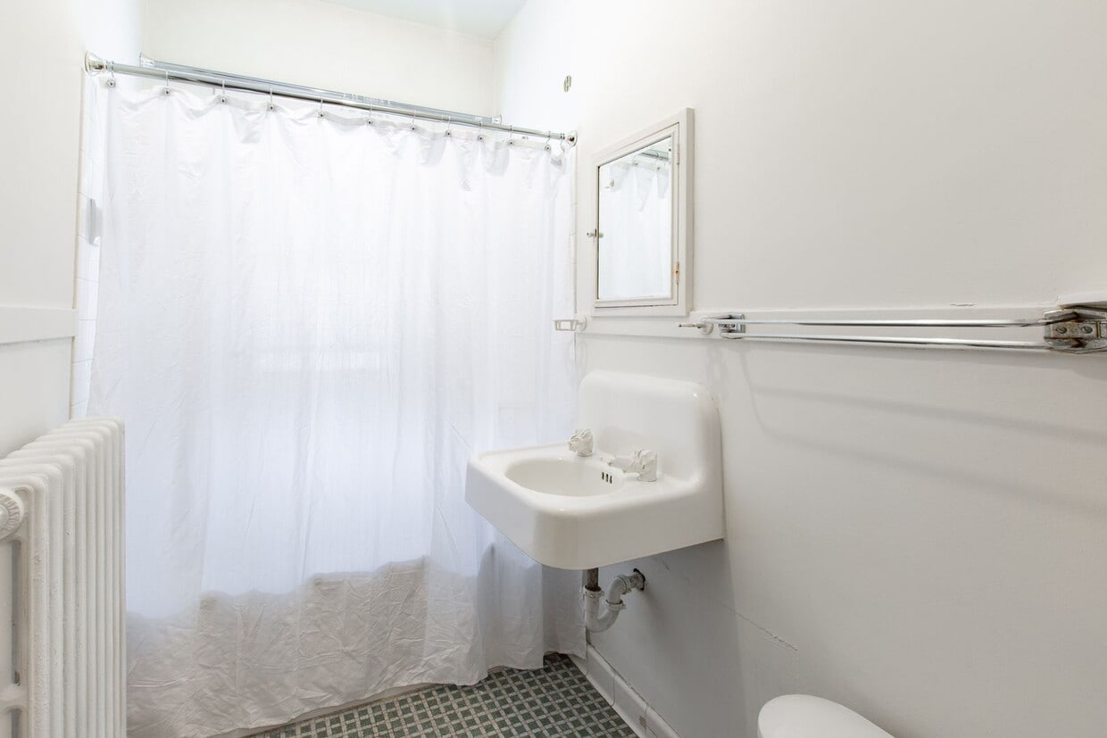 Building Photo - 3400 Harriet Ave S