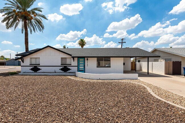 Foto del edificio - GORGEOUS remodeled 3 bedroom Tempe home wi...