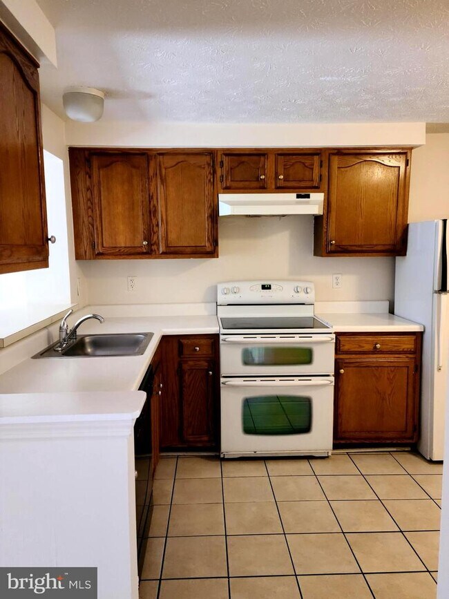 Building Photo - 1005 Staghorn Ave