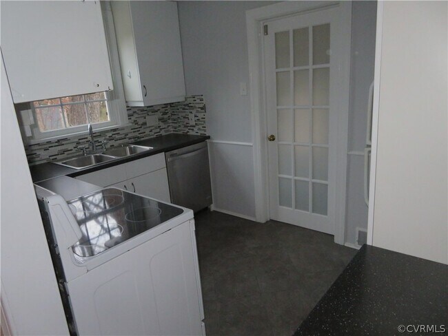 Foto del edificio - 7505 Sweetbriar Rd