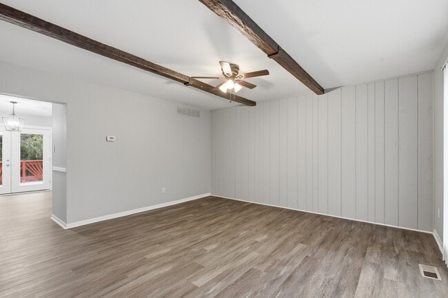 Building Photo - 8870 Pennsbury Pl