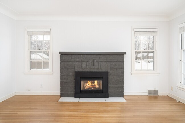 Living room with gas insert fireplace! - 3001 McKinley St NE