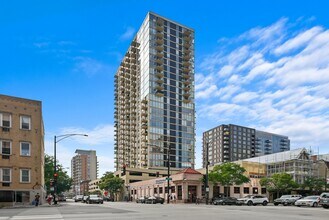 Building Photo - 1212N N La Salle Dr