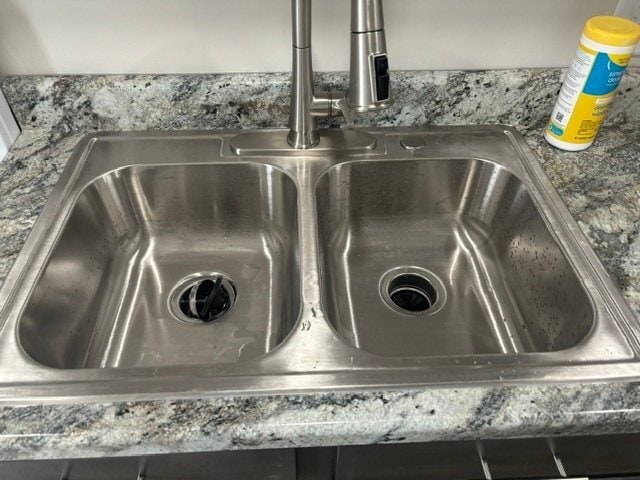 Building Photo - 302 S Main St