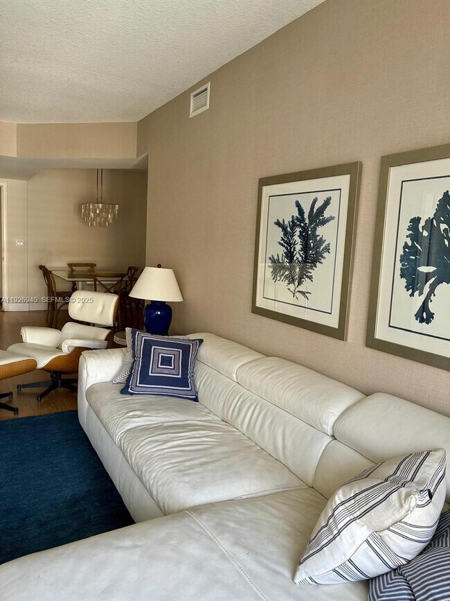 Foto del edificio - 18800 NE 29th Ave