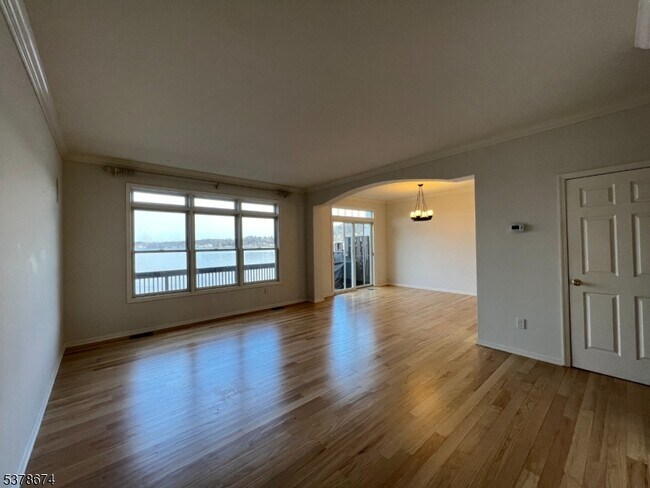 Foto del edificio - 74 Bertrand Island Rd
