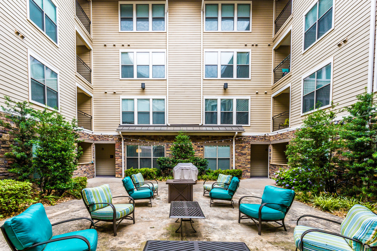 Patio - Residences at Riverdale