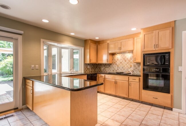 Building Photo - Beautiful Los Altos Home with Spacious Bac...